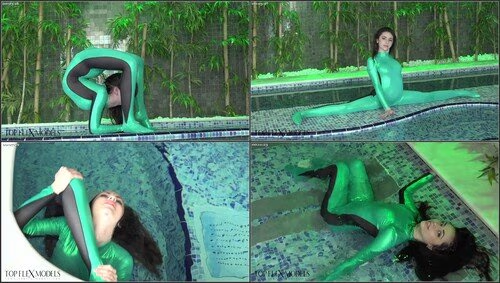 Schenja - Surprise in the hotel pool