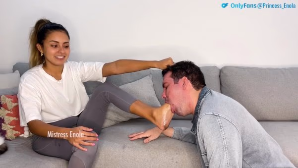 I made him lick all the saliva of my feet by Mistress Enola