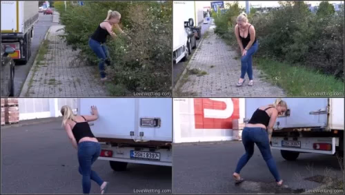 Licky Lex - Busy Street - LoveWetting