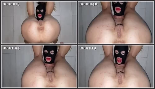 PettitLooLoo - Horny babe pee in own mouth