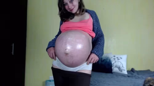Preggo belly show and tell