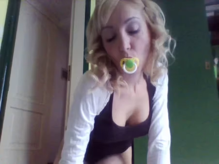 Ariel Black's pee in a diaper