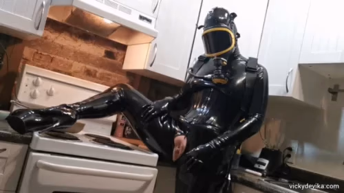 VickyDeVika's Naughty latex in the kitchen