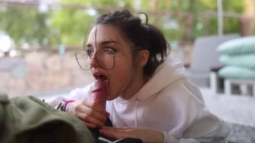 LilMochiDoll's Balcony public blowjob