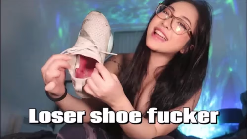 Claudiahon - Loser shoe fucker | Soles Video