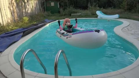 Kigurumi Luka - Deflating a boat with latex | Fetish Video