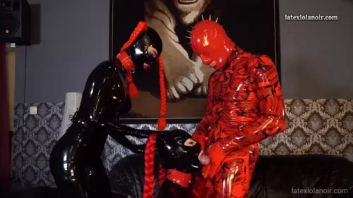 Lola Noir - Sharing the Rubber Doll | Latex Video