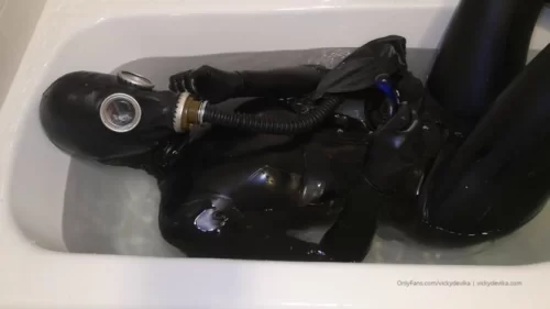 VickyDeVika - Rebreather bags underwater Part 2 | Fetish Video