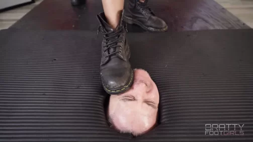 Catalina - Facebox Of Horror Feet | Soles Video