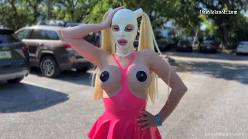 Lola Noir - Public Flash in Florida | Shiny Clothes Video