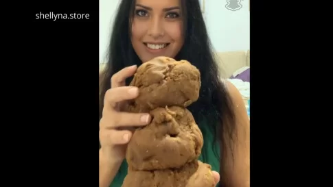 Natalia Mendes - Green dress monster panty pooping | Kaviar Video