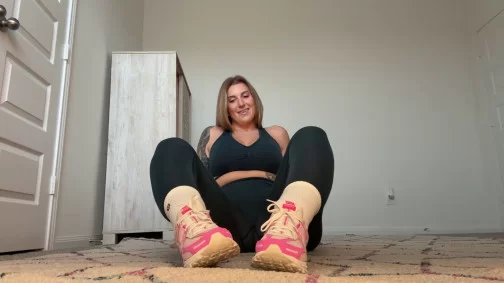 iNeedNicole - My socks and feet Homewreck you | Soles Video