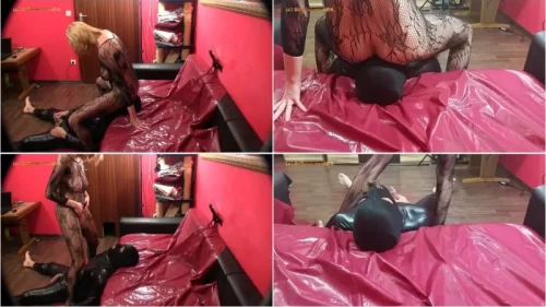 Domina-Victoria - Facesitting Und Angeschissen | Kaviar Video