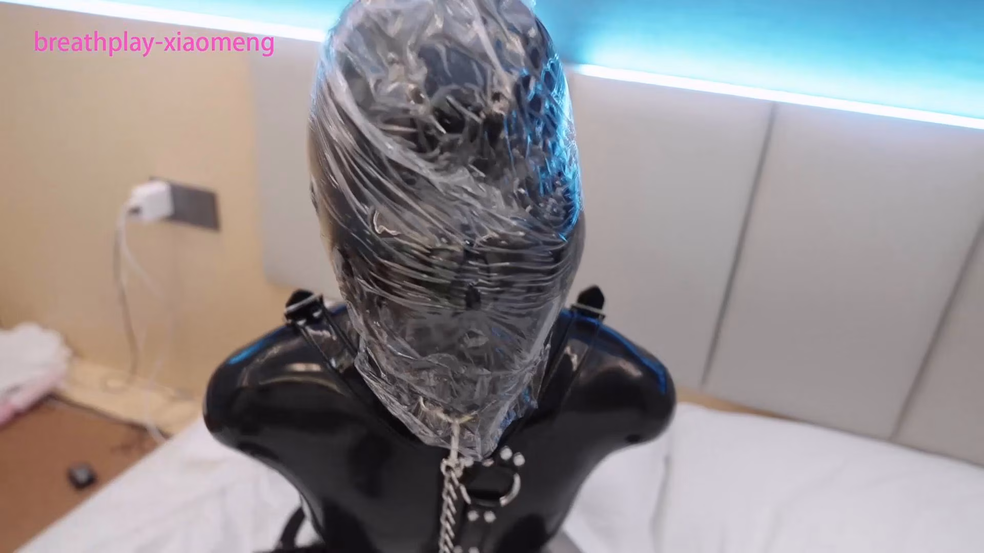 Xiaomeng - Breathing Hard Through Narrow Gaps | Shiny Clothes Video